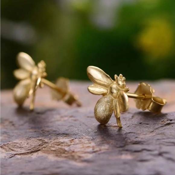 ✨Sterling Silver Bee Earrings - Picture 6 of 9